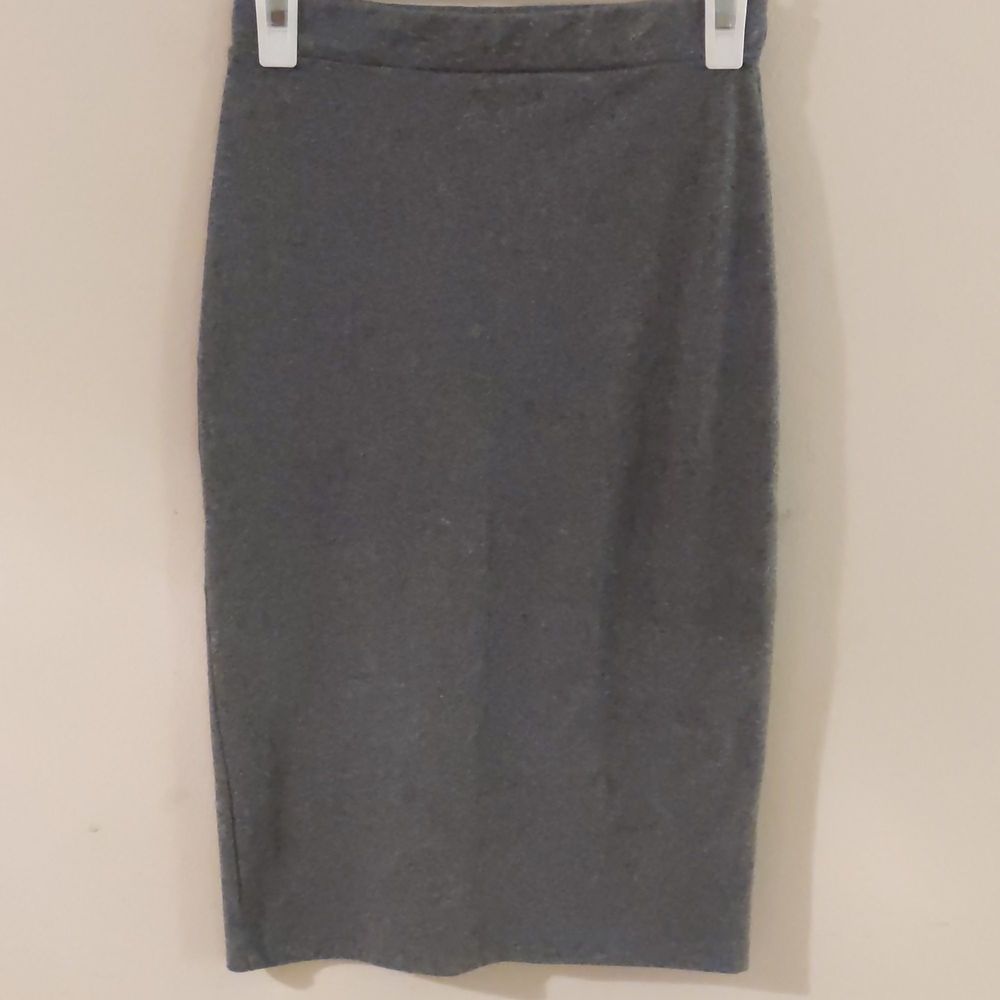 Divided by H&M Basic Grey Pull On Stretch Bodycon Midi Skirt Women's Size US S - Picture 2 of 8